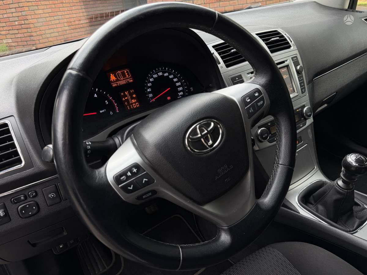 Toyota Avensis 2012 — photo 39