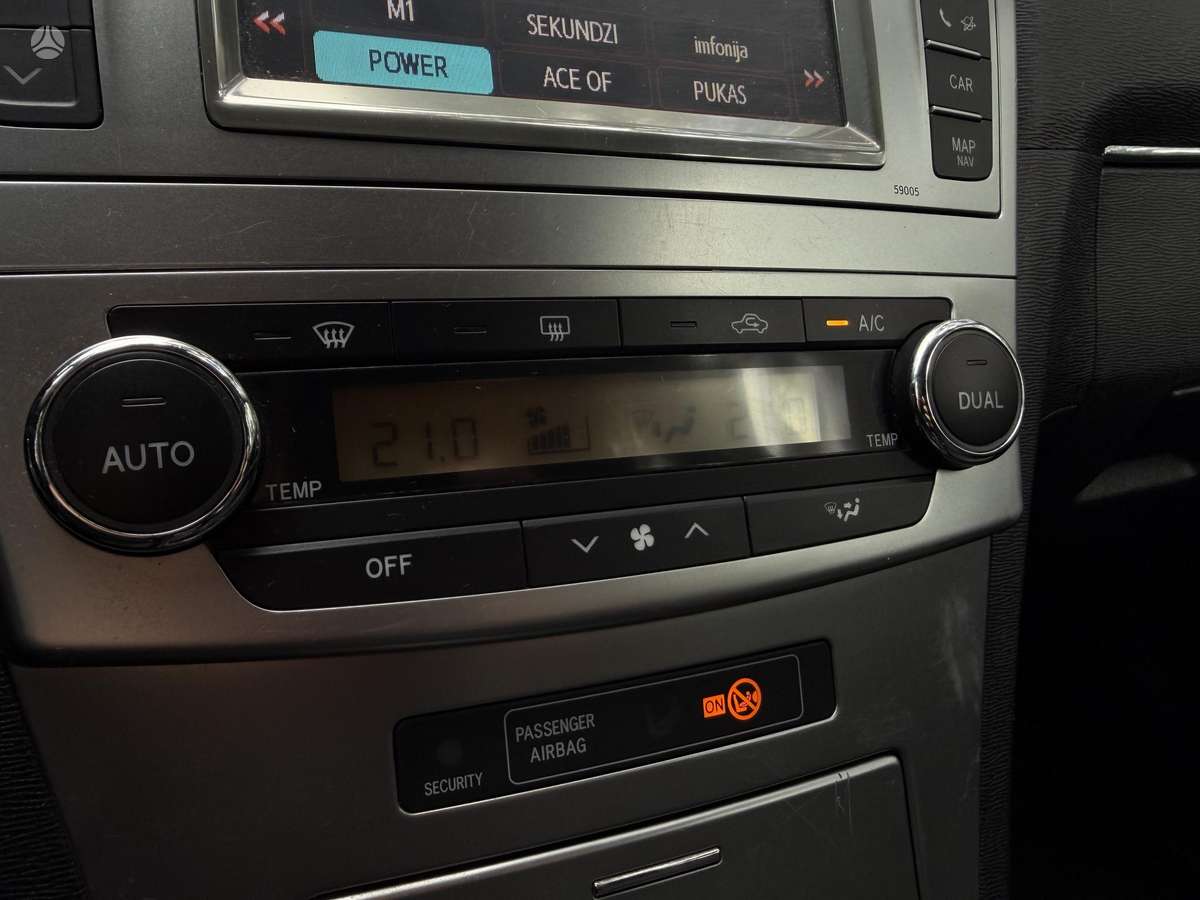 Toyota Avensis 2012 — photo 40