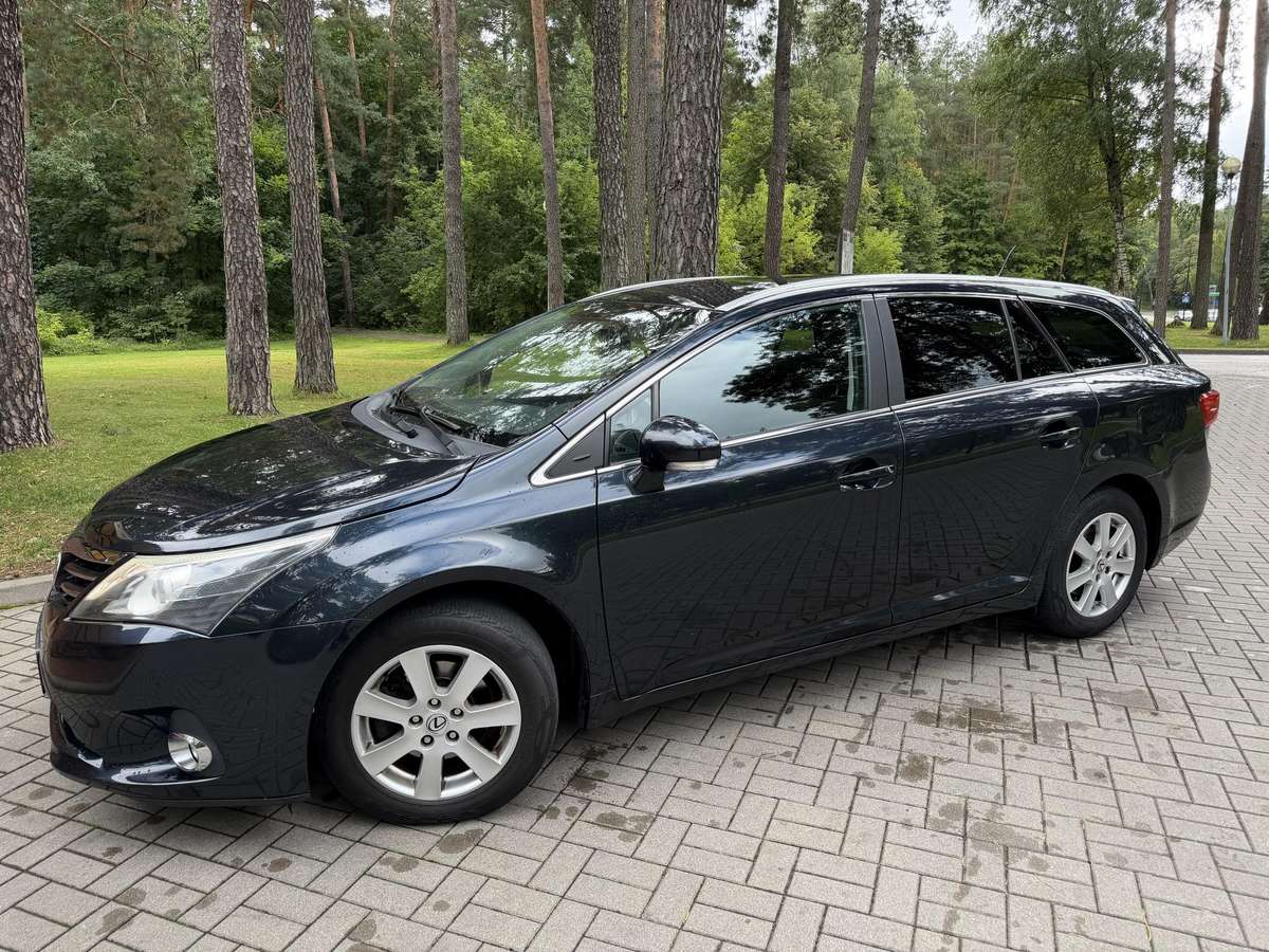 Toyota Avensis 2012 — photo 8