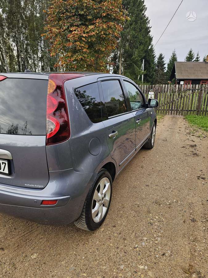 Nissan Note 2012 — rear view