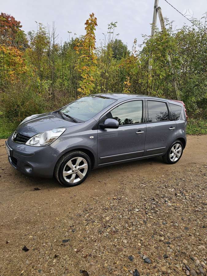 Nissan Note 2012 — interior