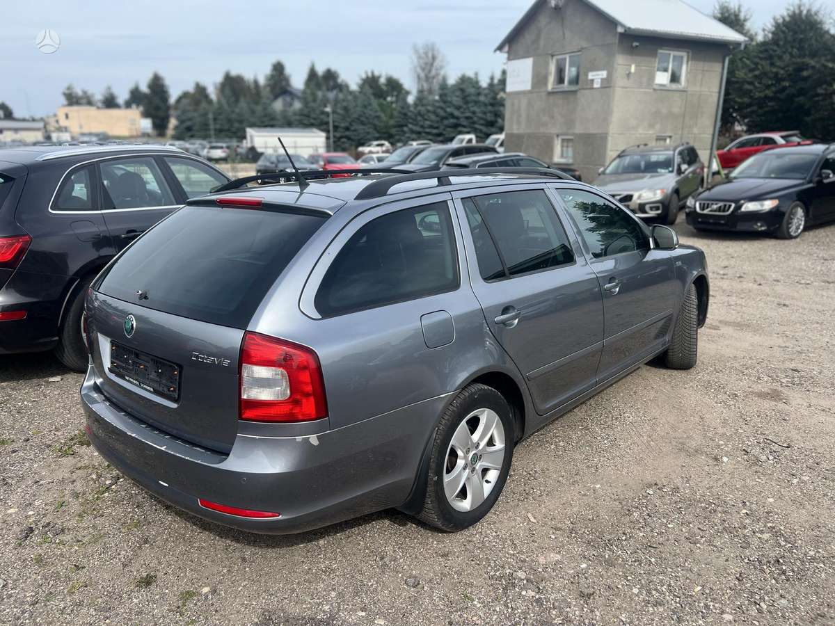 Skoda Octavia 2012 — engine 1598 cm³, 105 HP (77kW)