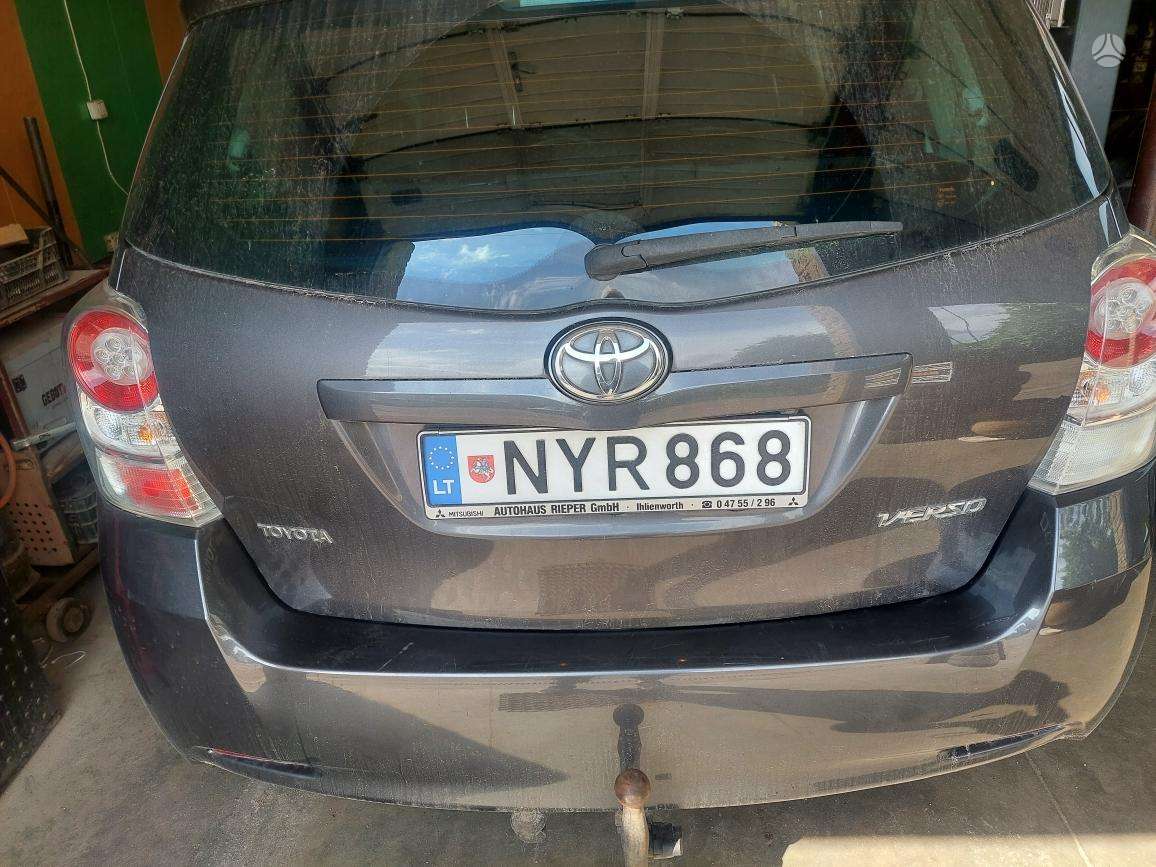 Toyota Verso 2009 — engine 2200 cm³, 150 HP (110kW)