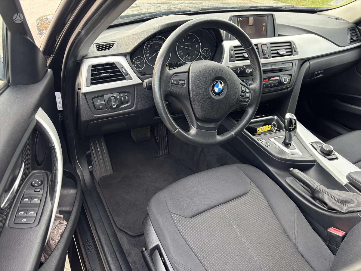 BMW 318 2013 — photo 11