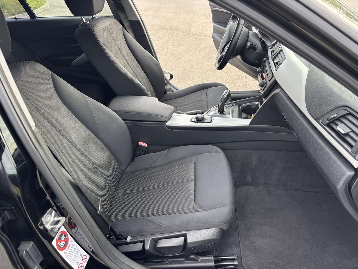 BMW 318 2013 — photo 15