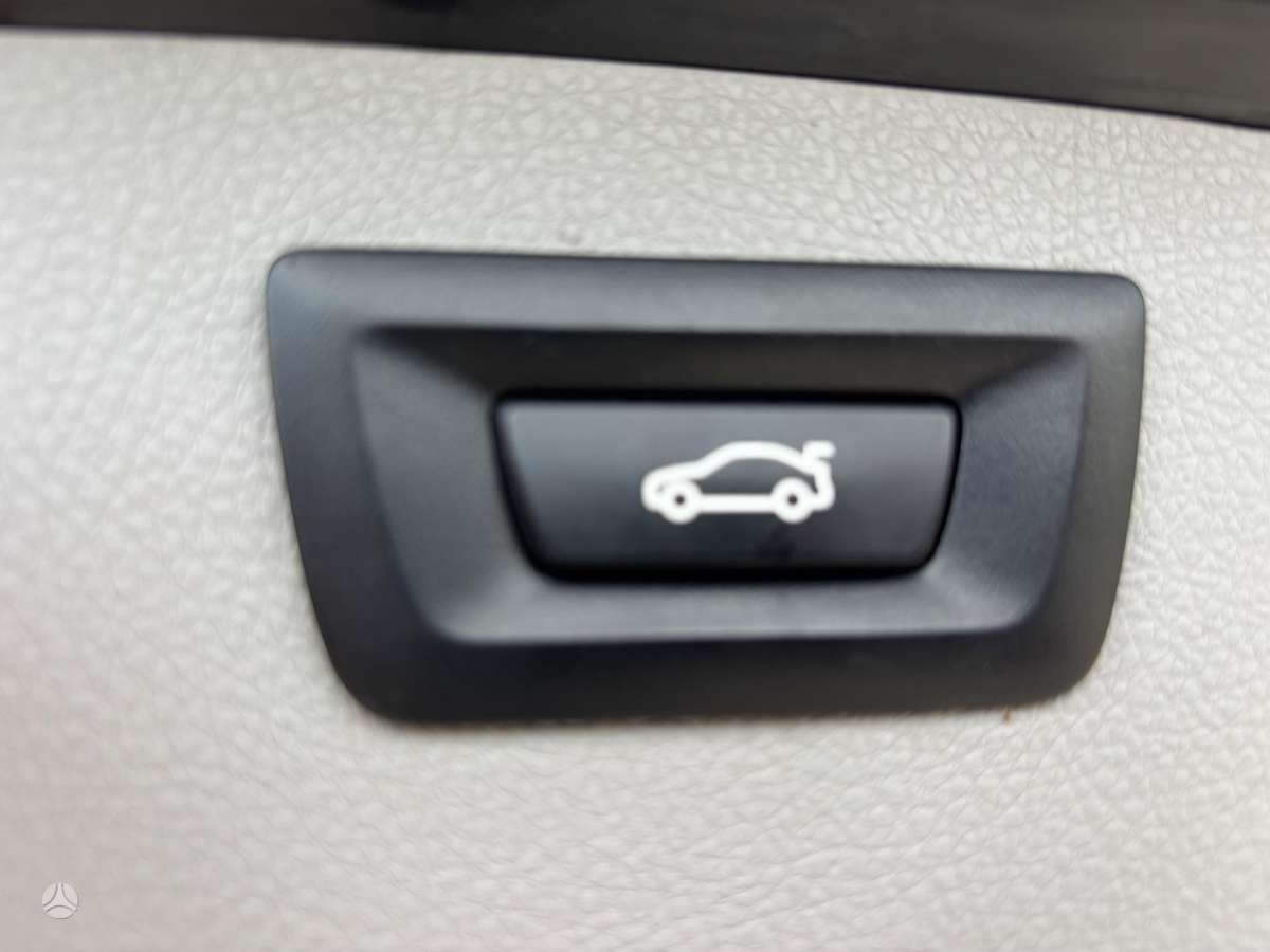 BMW 318 2013 — photo 17