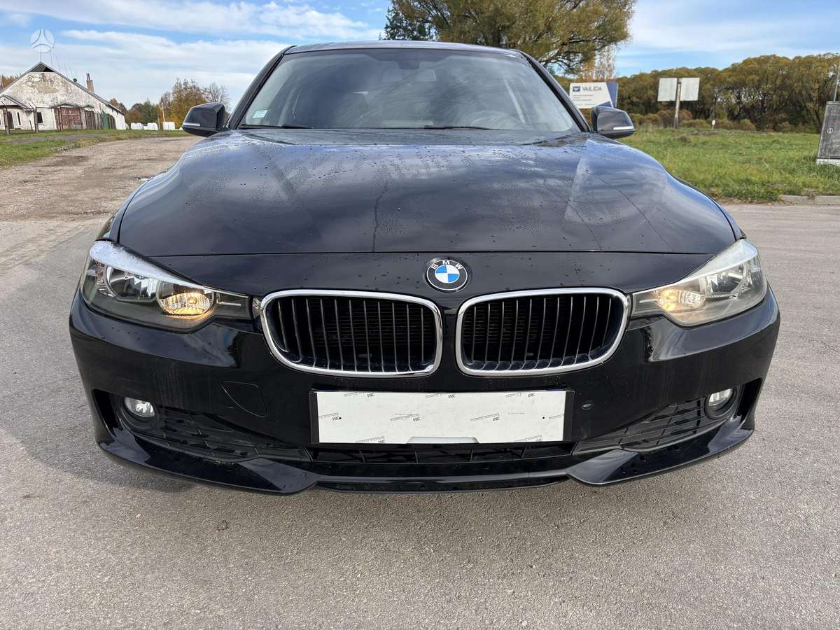 BMW 318 2013 — rear view