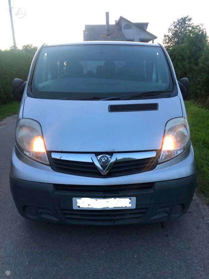 Opel Vivaro 2009 — вигляд ззаду