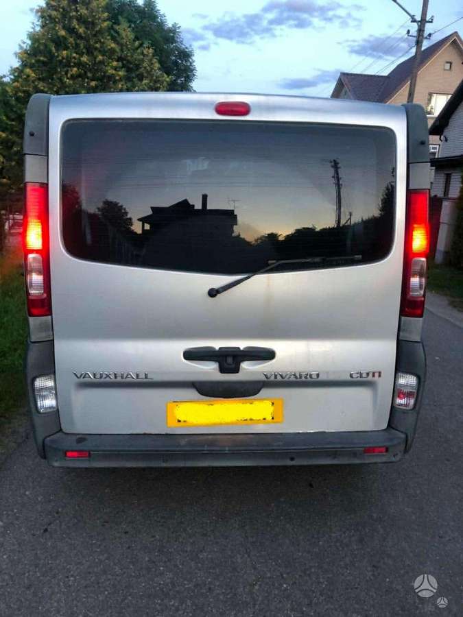 Opel Vivaro 2009 — салон