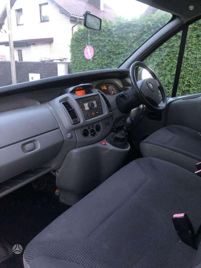 Opel Vivaro 2009 — двигун 2000 cm³
