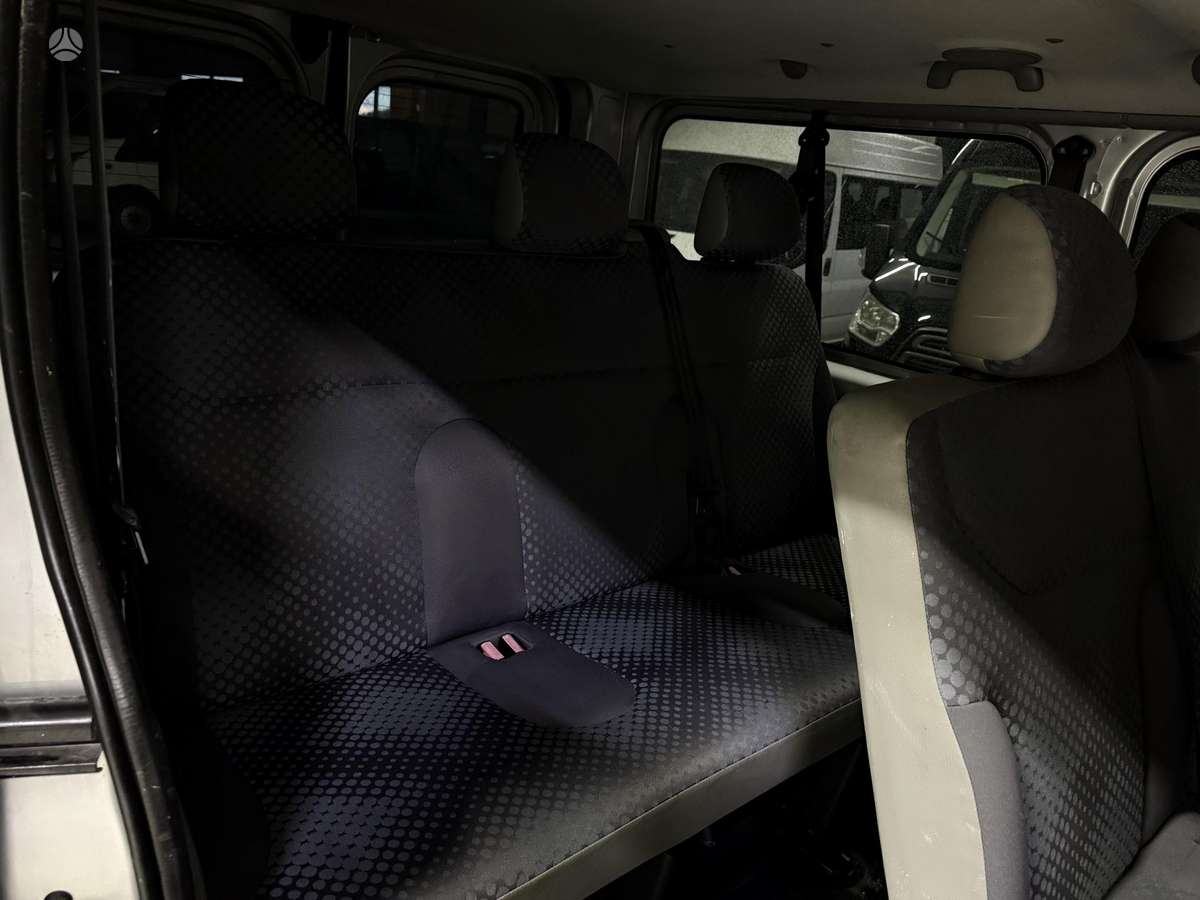 Renault Trafic 2010 — фото 11