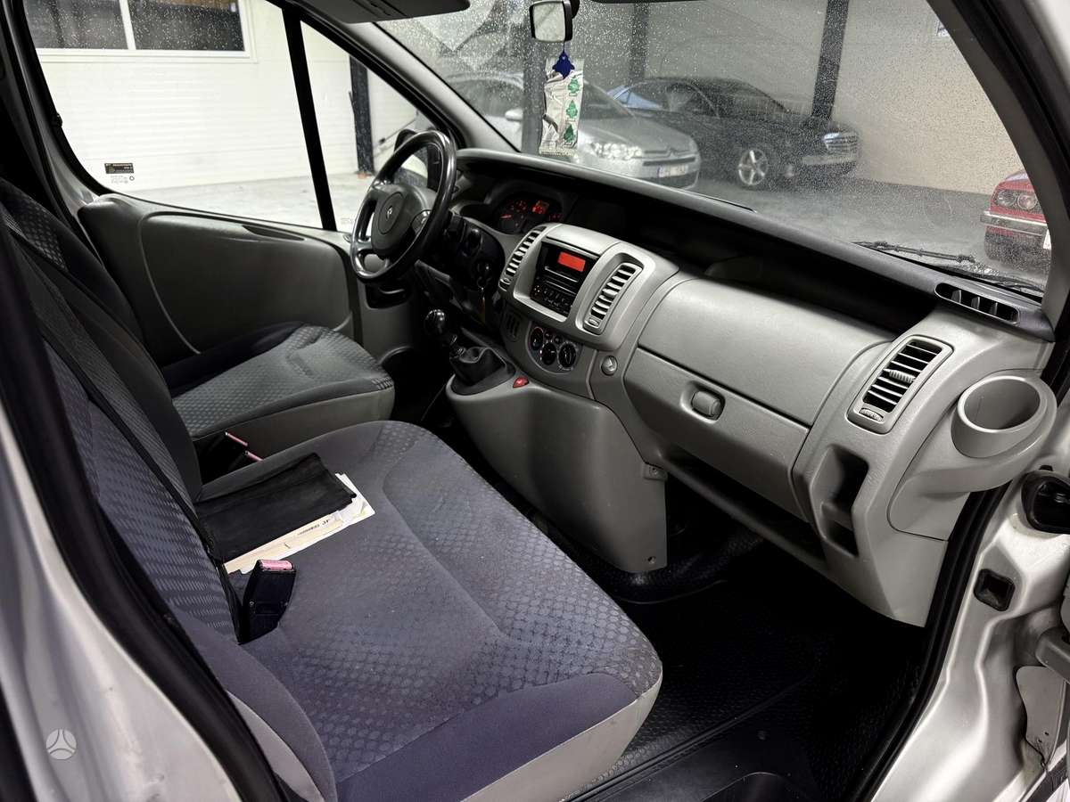Renault Trafic 2010 — фото 9
