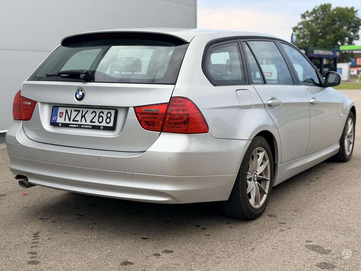 BMW 318 2010 — photo 10