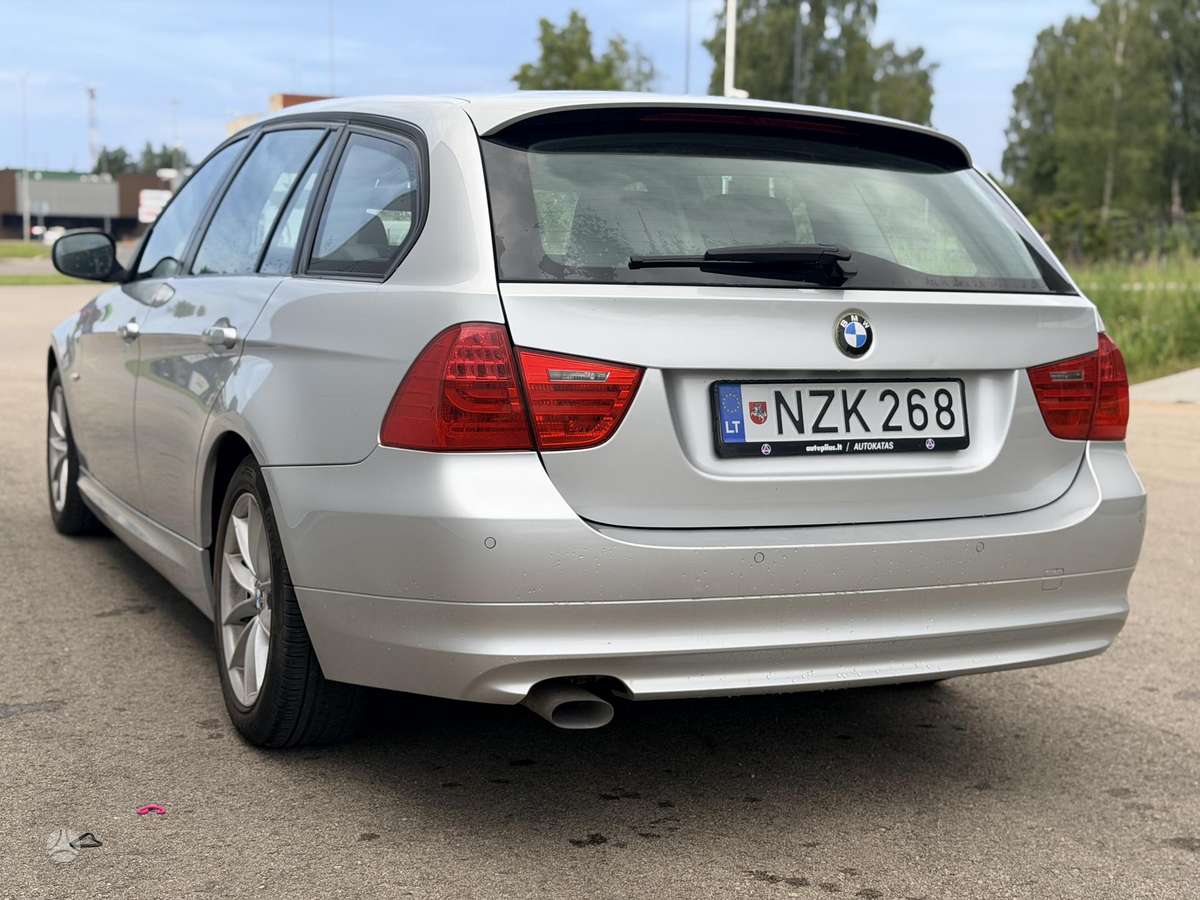 BMW 318 2010 — photo 11