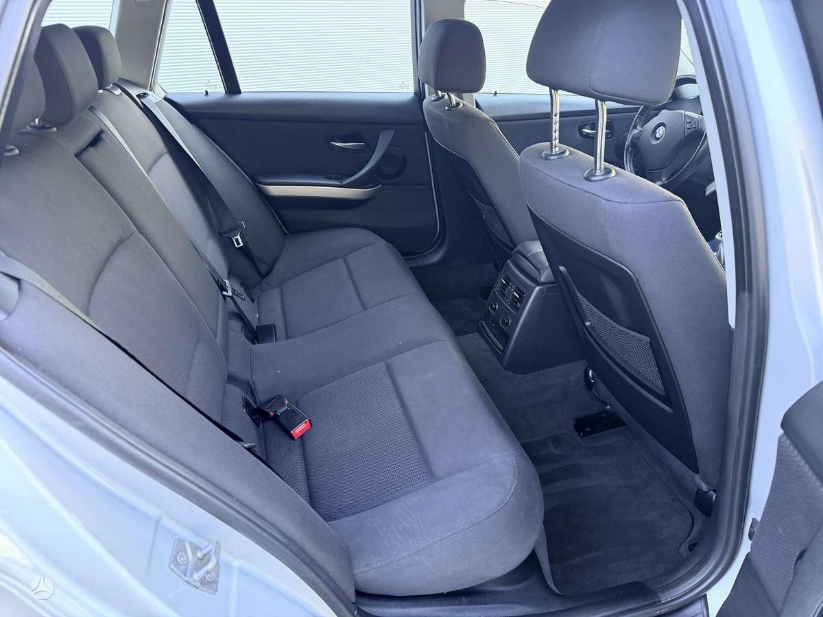 BMW 318 2010 — photo 14