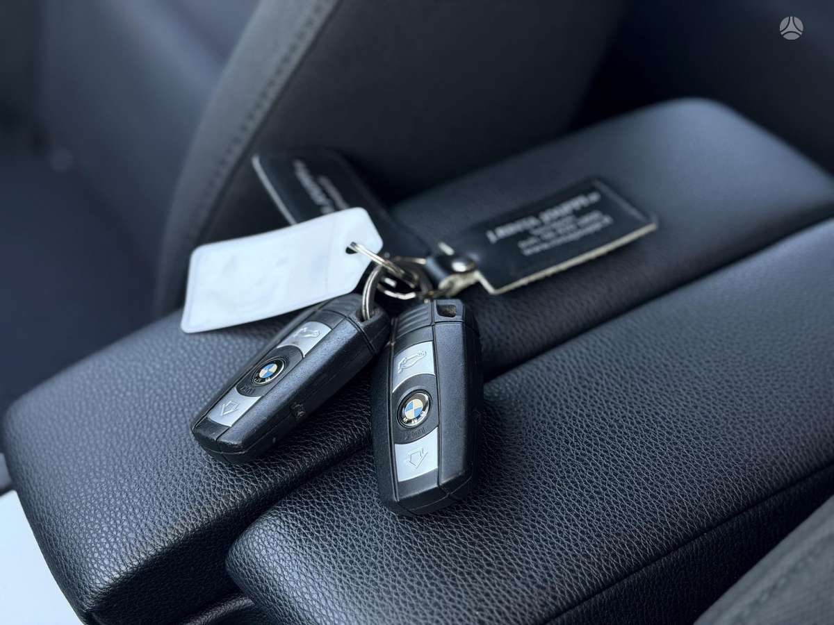 BMW 318 2010 — photo 18