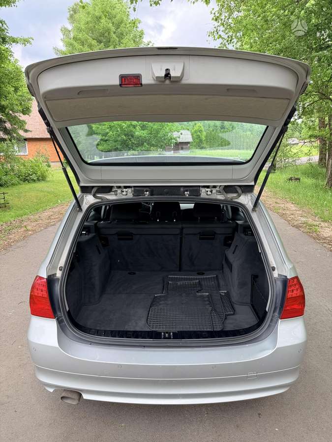 BMW 318 2010 — photo 22