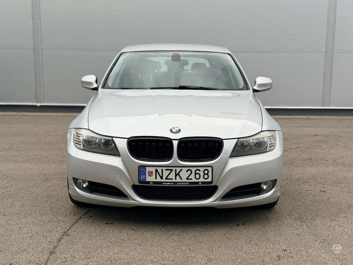 BMW 318 2010 — photo 5