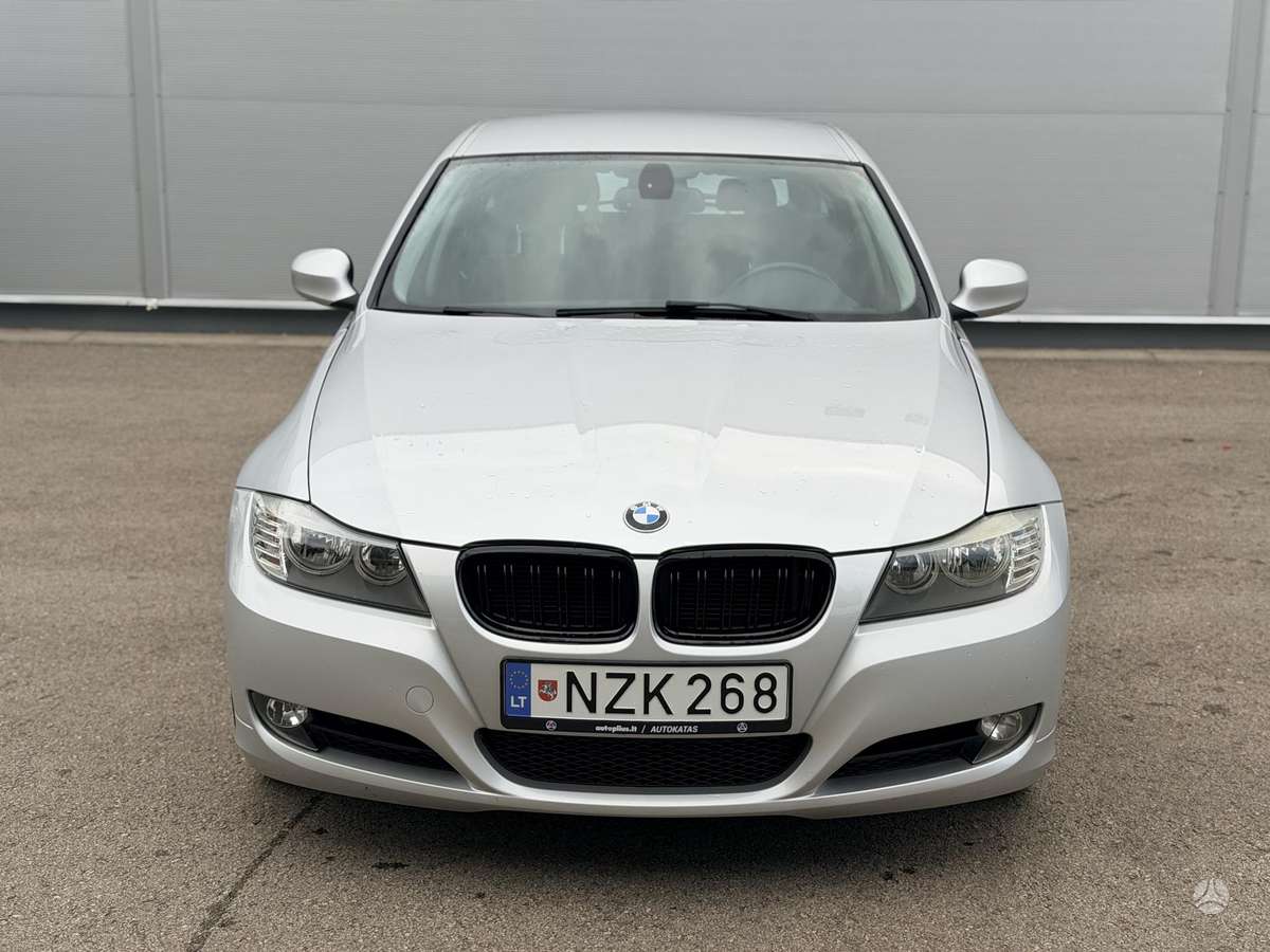 BMW 318 2010 — photo 6