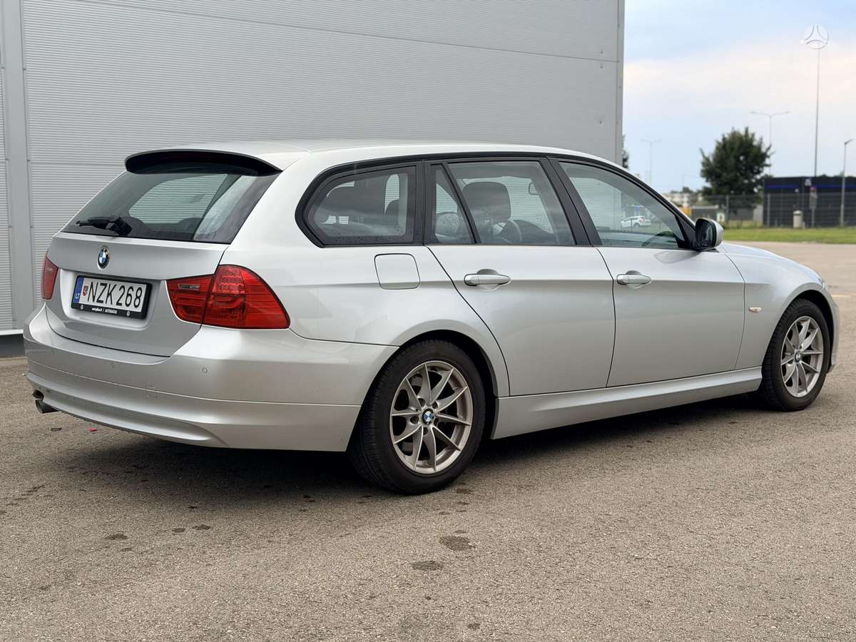 BMW 318 2010 — photo 8