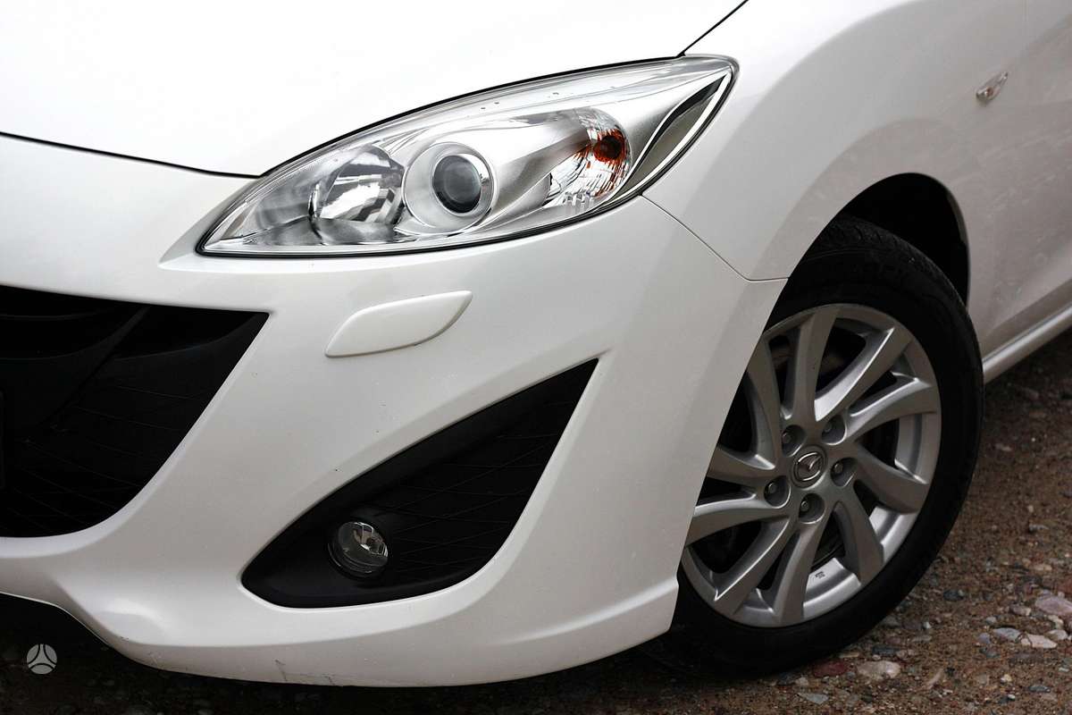 Mazda 5 2012 — interior