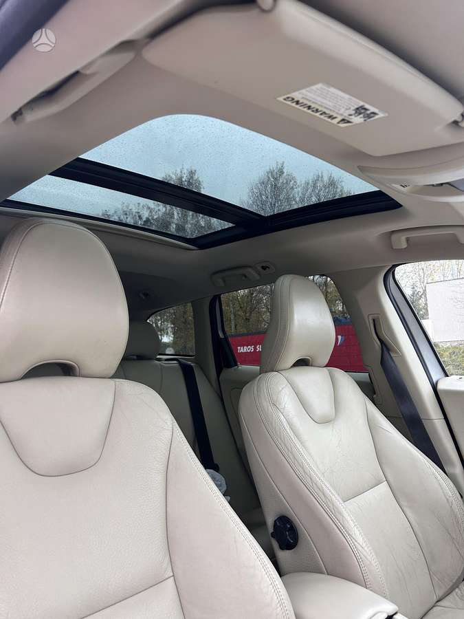 Volvo XC60 2010 — photo 12