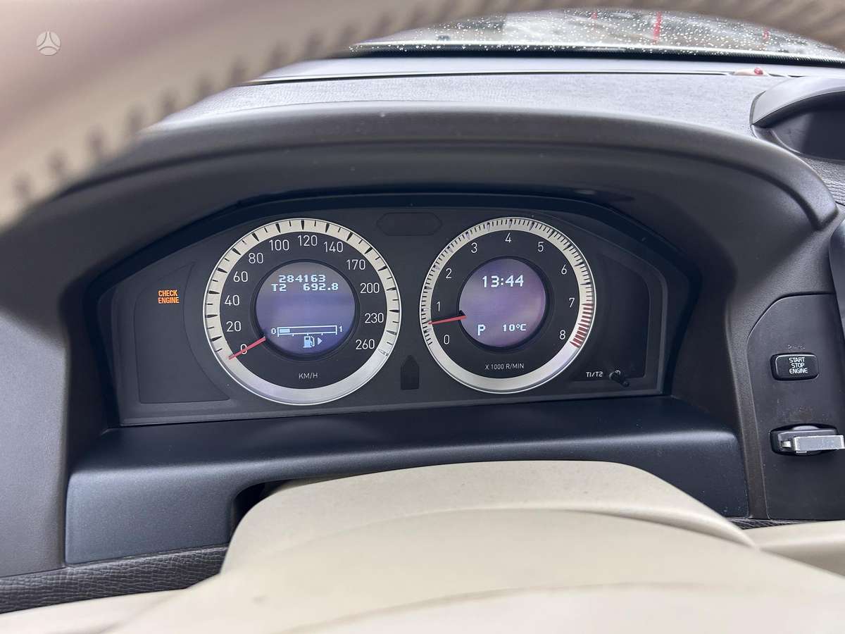 Volvo XC60 2010 — photo 13