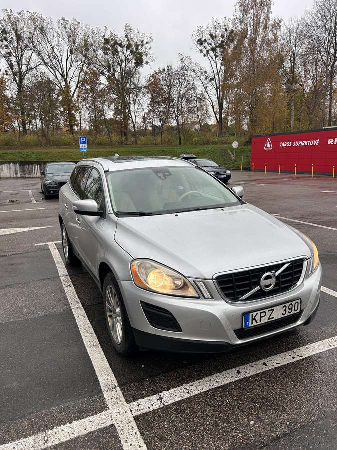 Volvo XC60 2010 — rear view