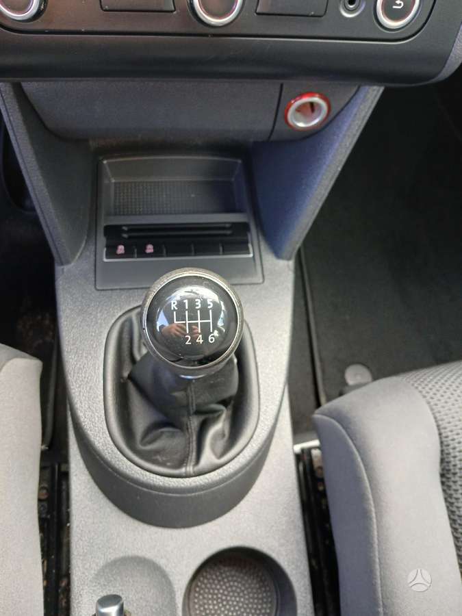 Volkswagen Touran 2014 — photo 11