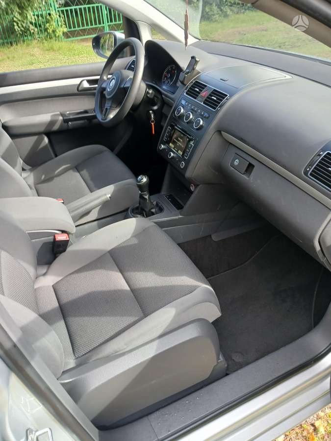 Volkswagen Touran 2014 — photo 16