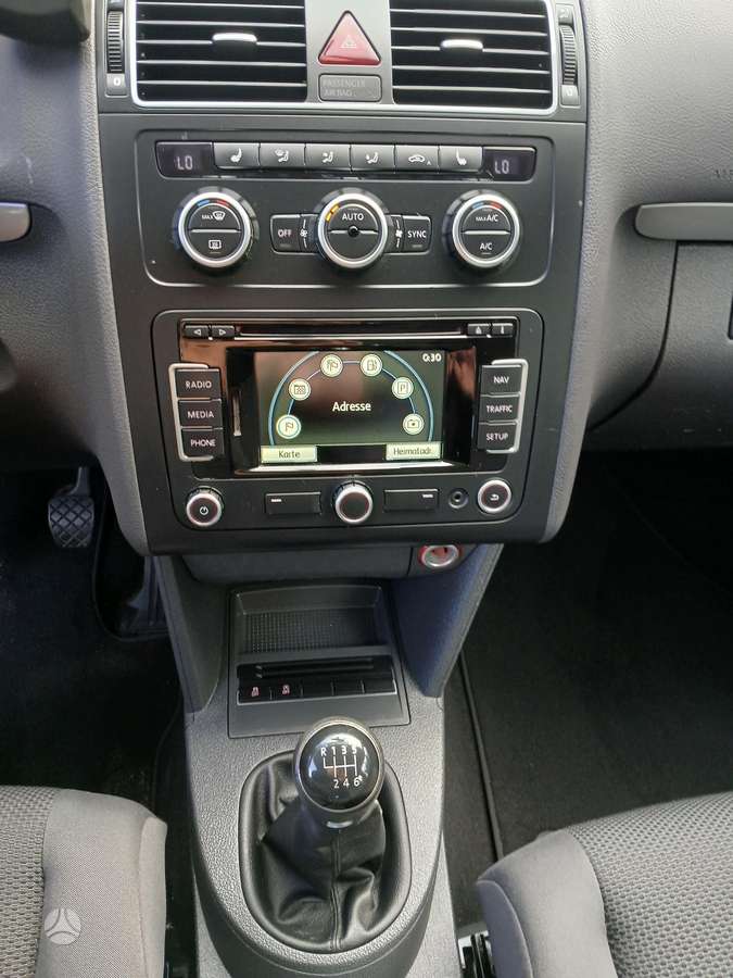 Volkswagen Touran 2014 — photo 6