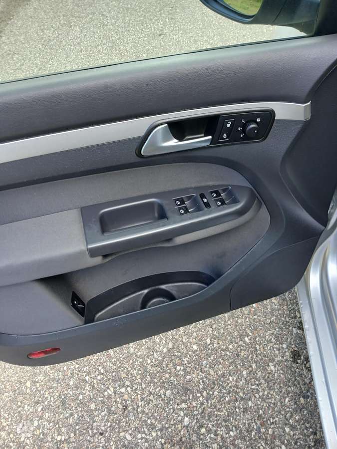 Volkswagen Touran 2014 — photo 8