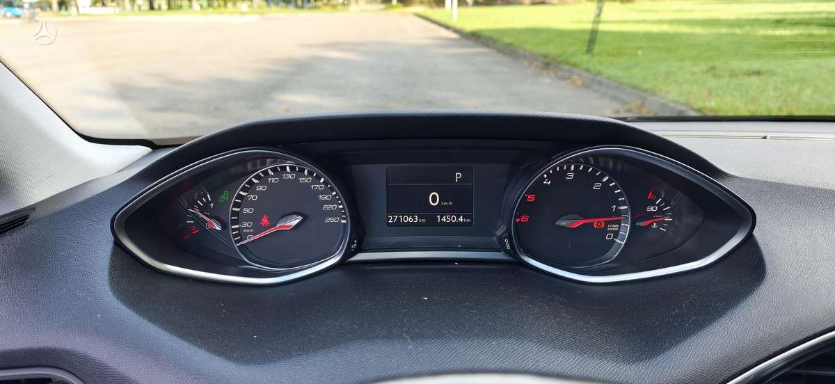 Peugeot 308 2015 — photo 10