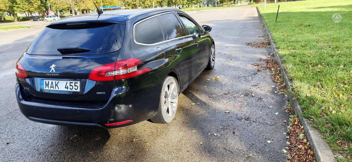 Peugeot 308 2015 — rear view