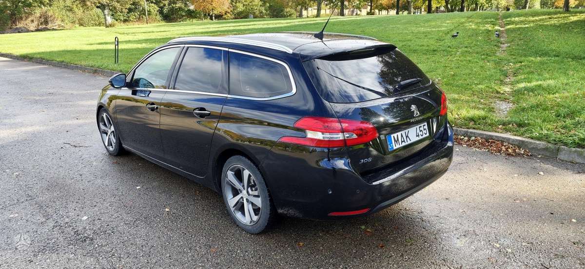 Peugeot 308 2015 — interior