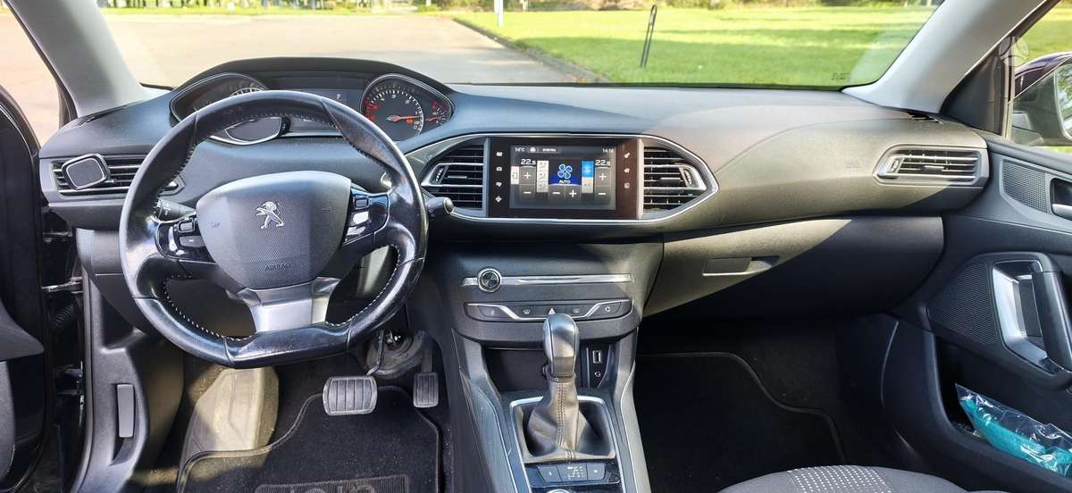 Peugeot 308 2015 — photo 8