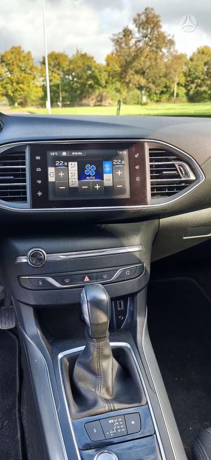 Peugeot 308 2015 — photo 9
