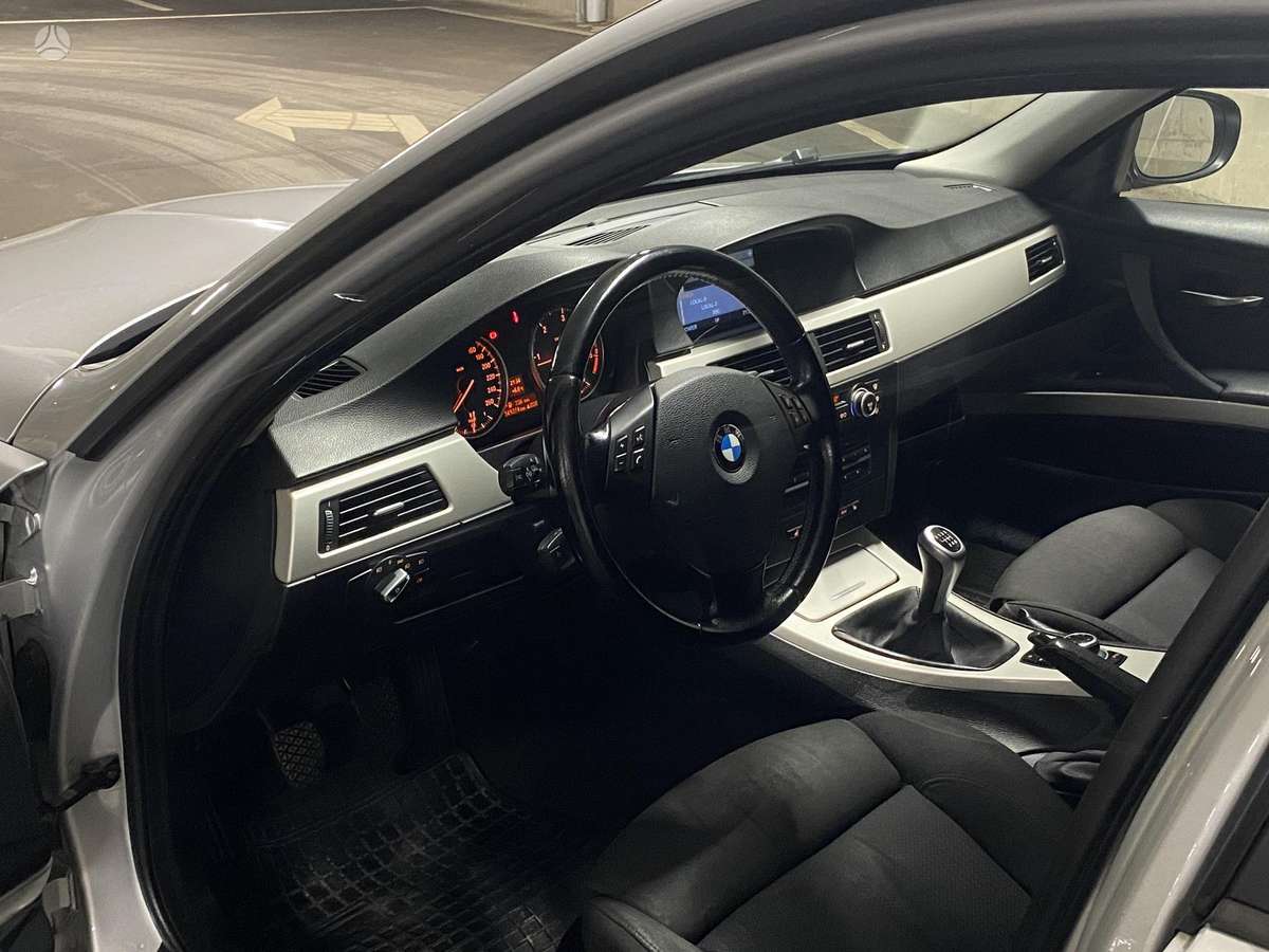 BMW 320 2009 — photo 6