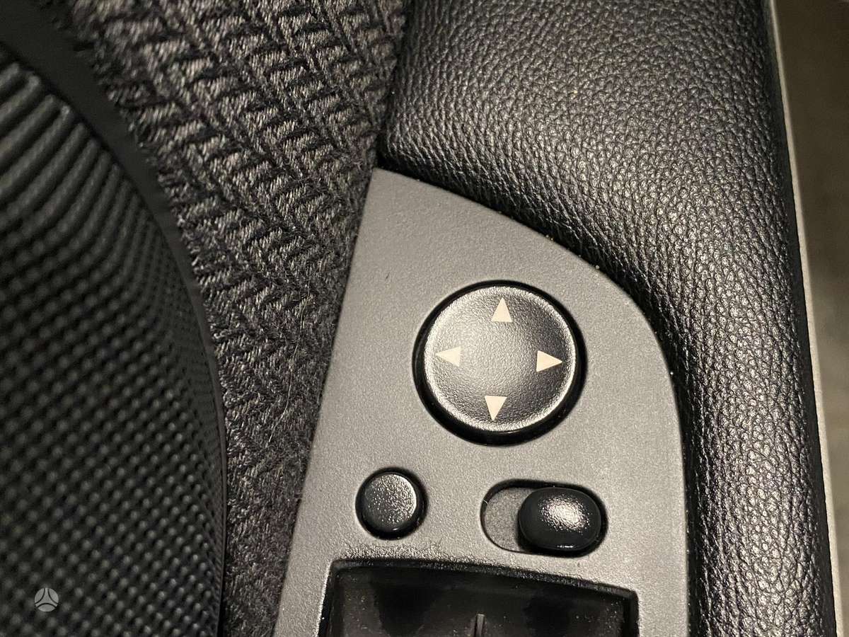 BMW 320 2009 — photo 8