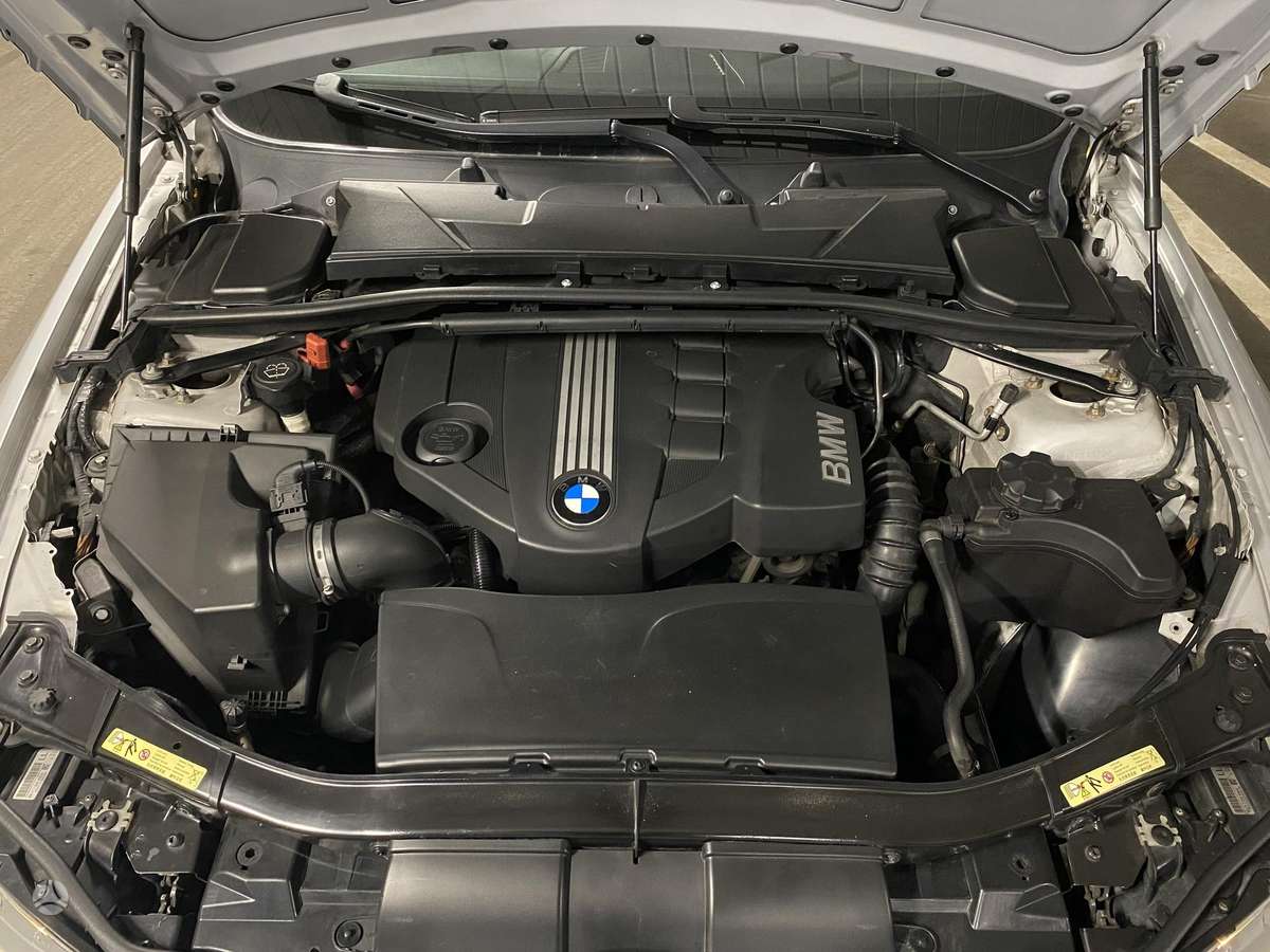 BMW 320 2009 — photo 9