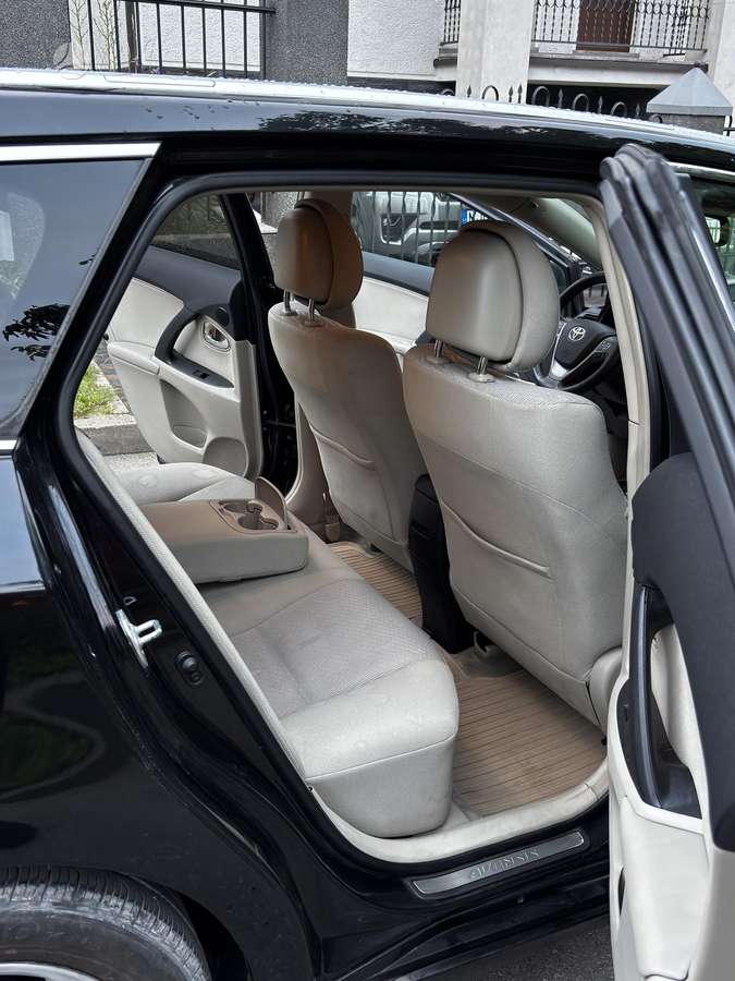 Toyota Avensis 2010 — photo 12