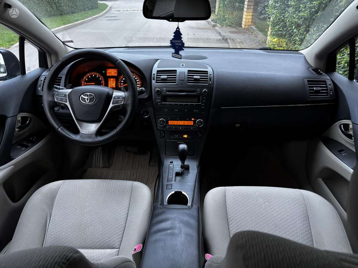 Toyota Avensis 2010 — photo 13