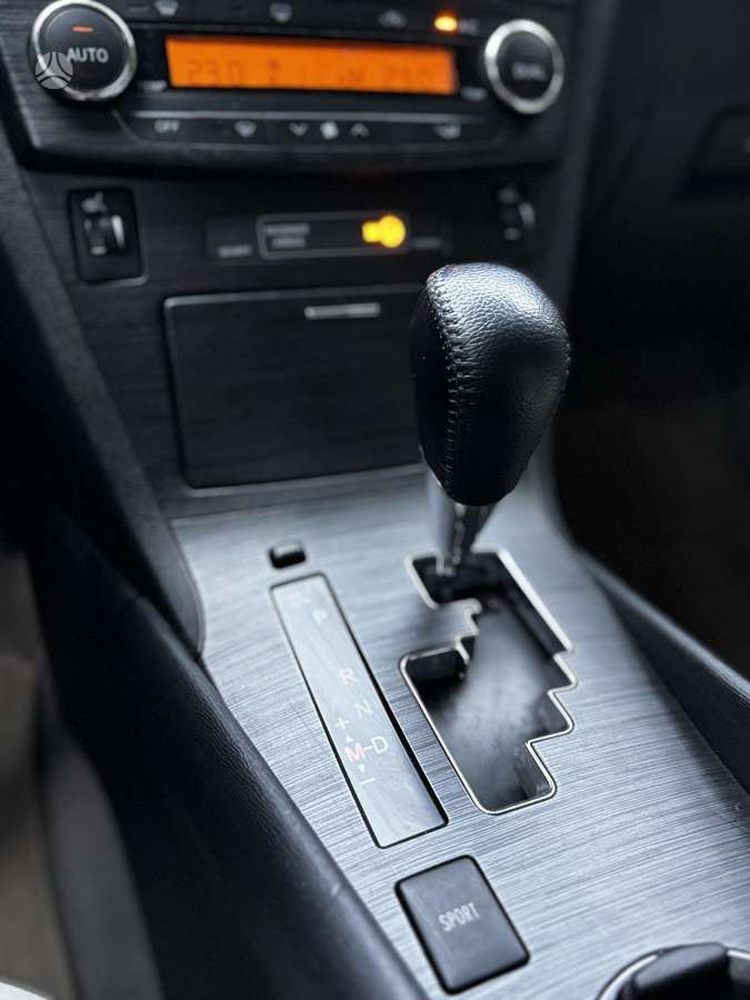 Toyota Avensis 2010 — photo 15