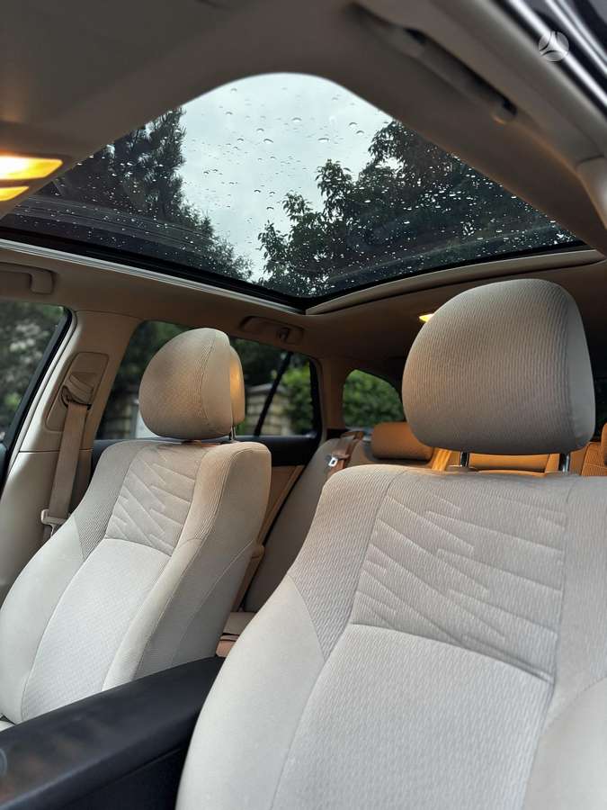 Toyota Avensis 2010 — photo 16