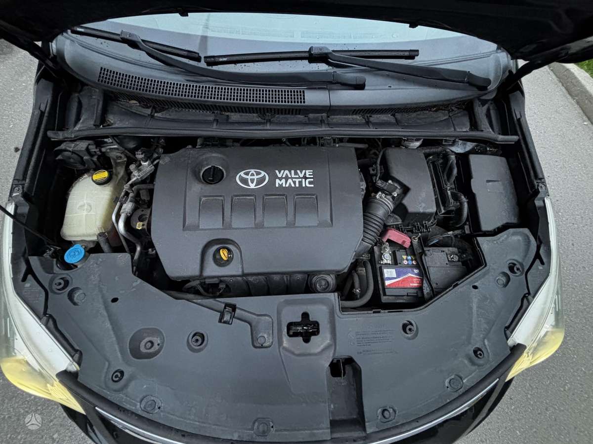 Toyota Avensis 2010 — photo 17