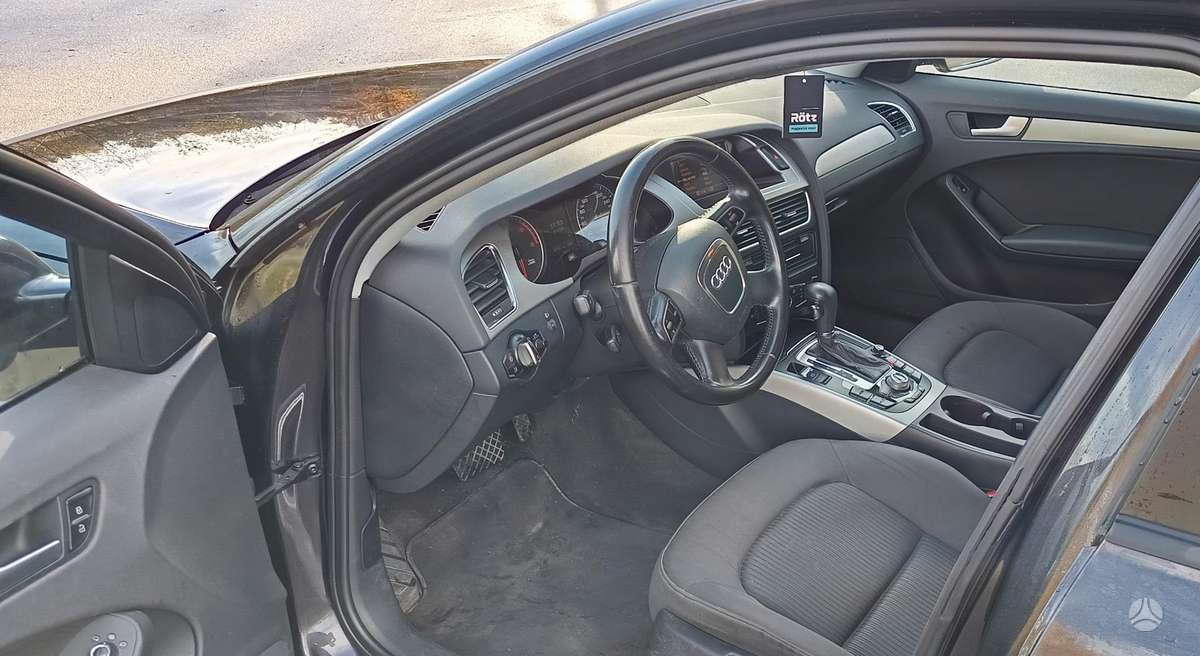 Audi A4 2011 — photo 7