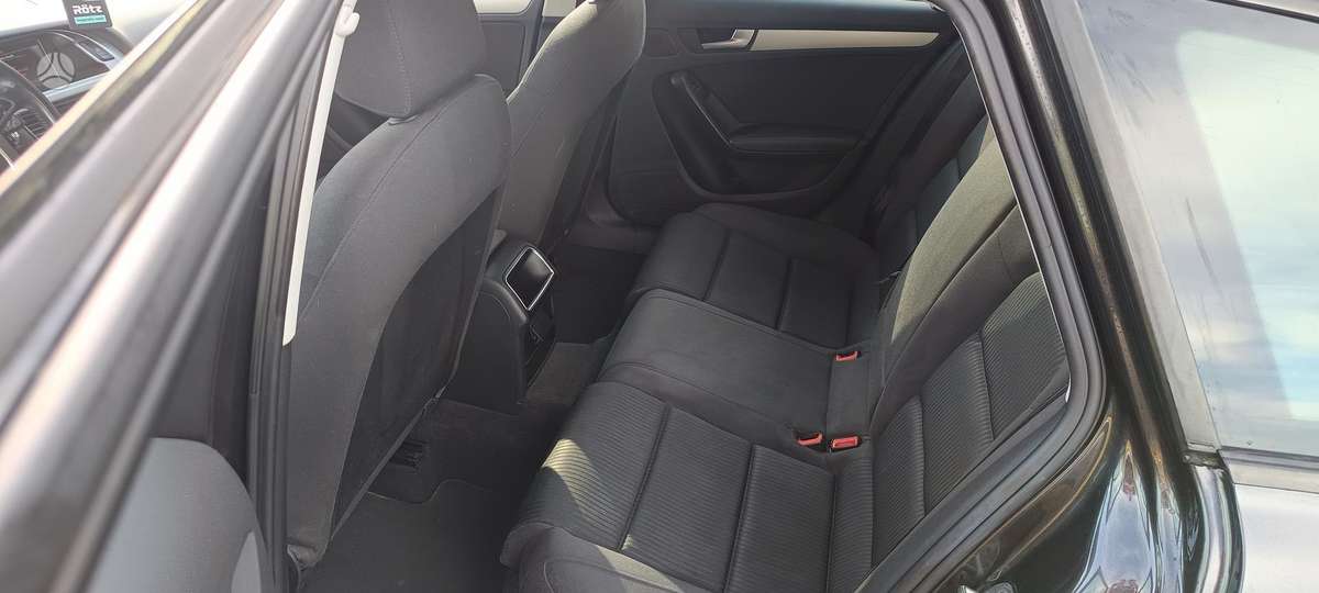 Audi A4 2011 — photo 8