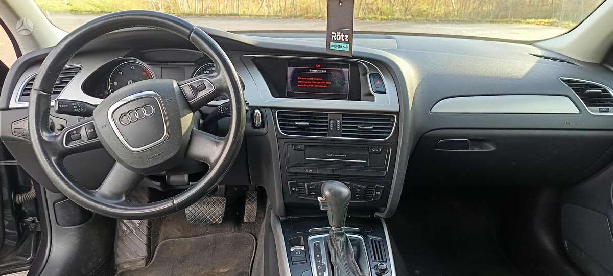 Audi A4 2011 — photo 9