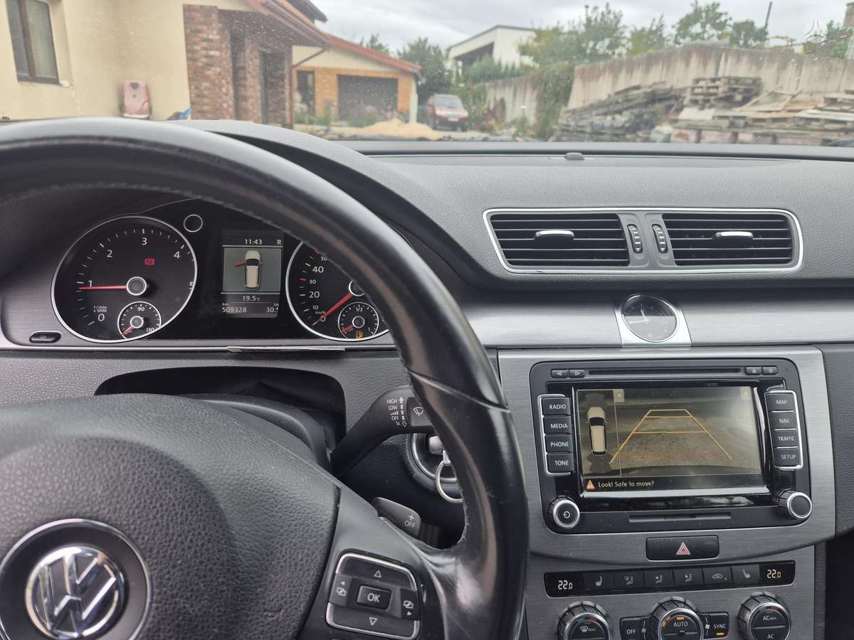 Volkswagen Passat 2012 — photo 11