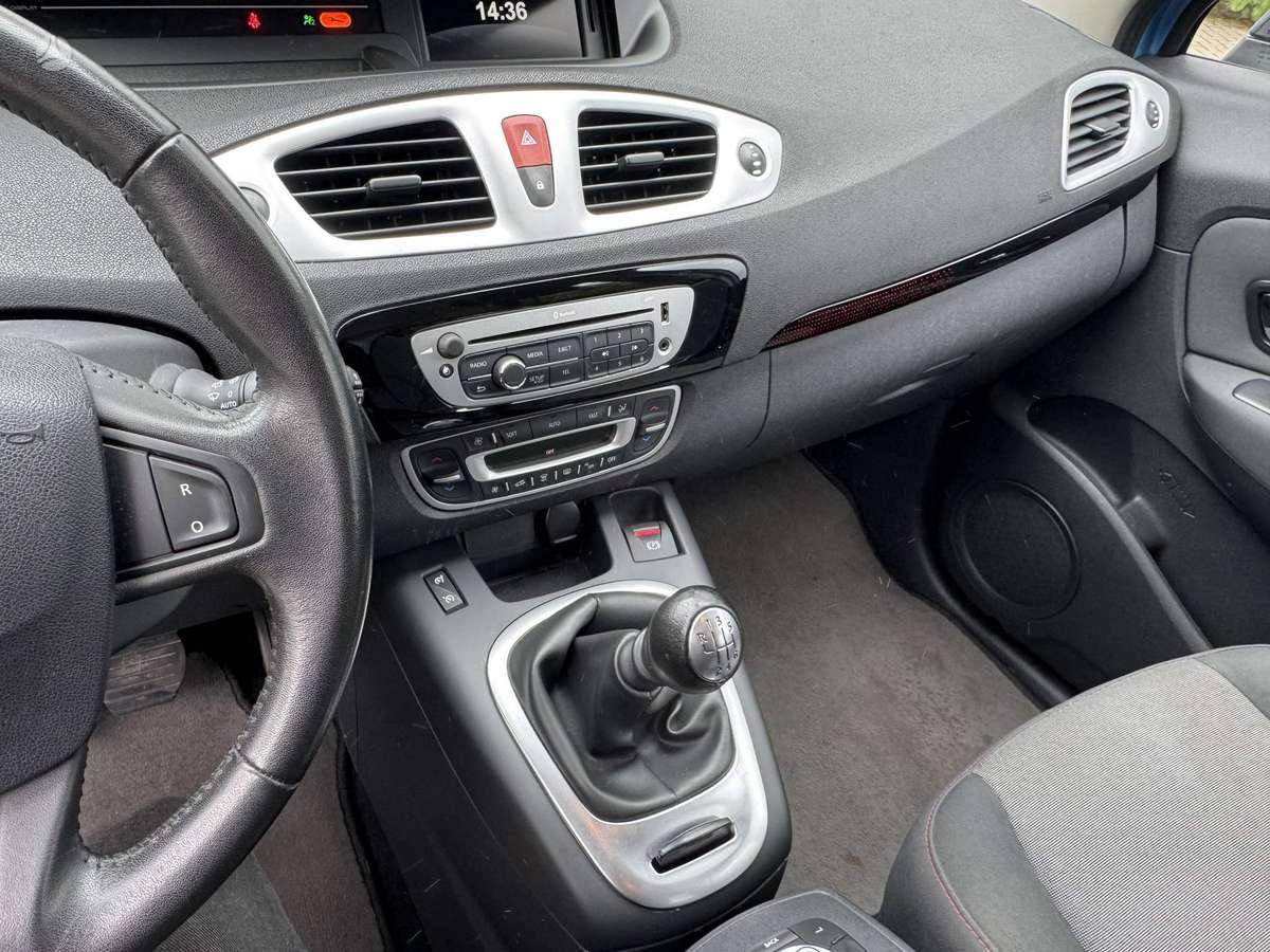 Renault Scenic 2013 — photo 10